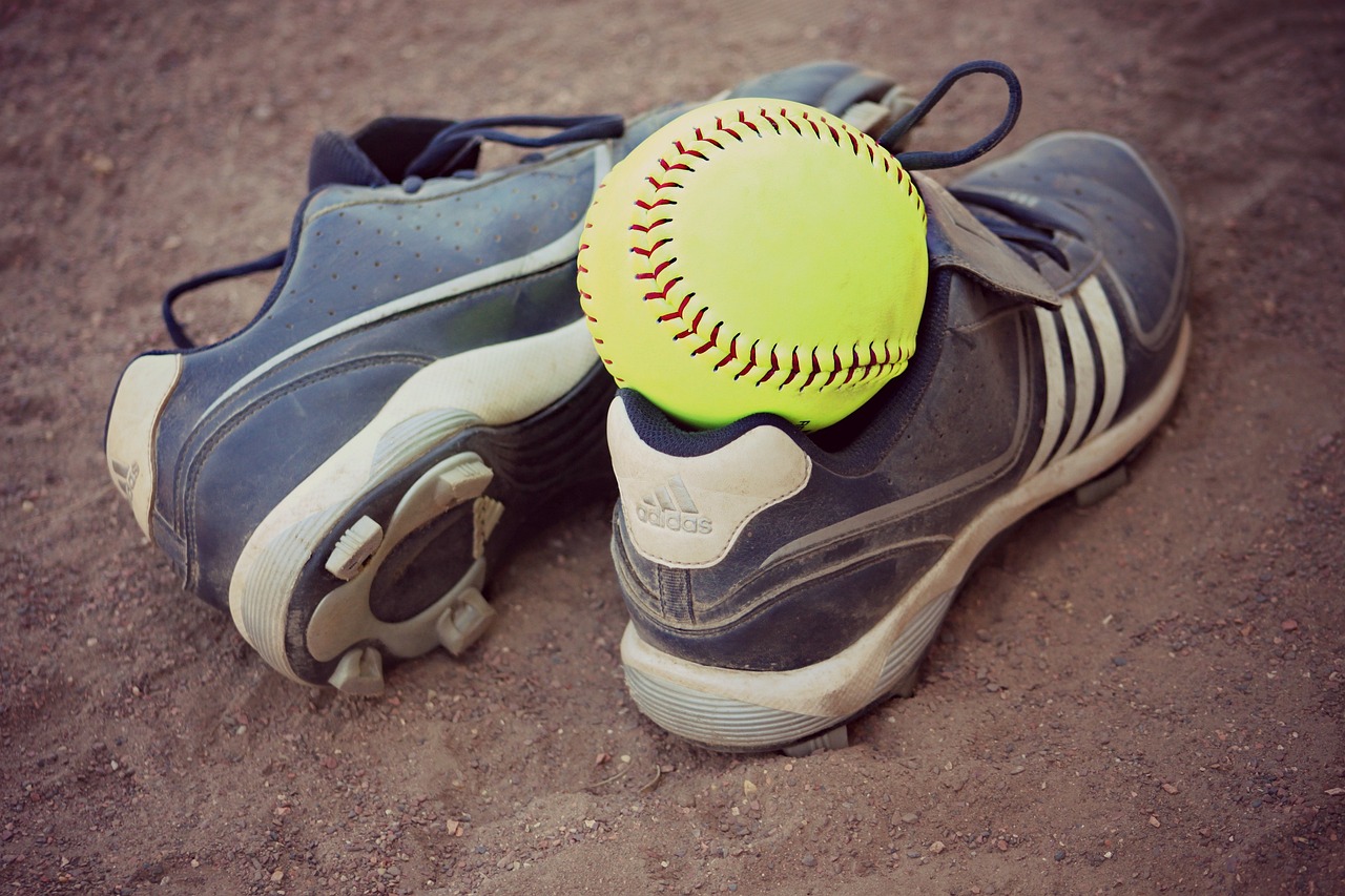 softball, cleats, sports-340490.jpg